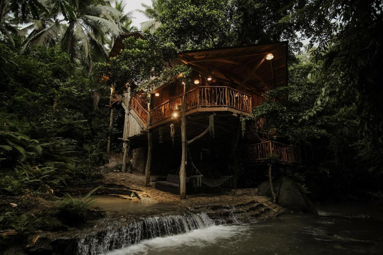 Treehouse De Valentine Villa Balamban Eksteriør bilde